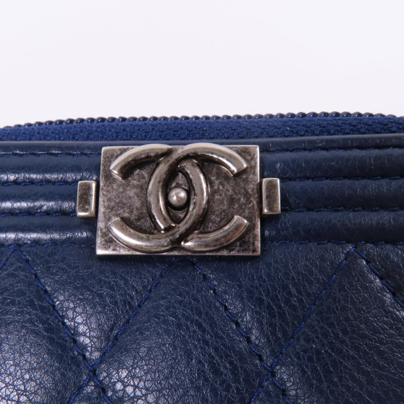 CHANEL 牛皮皮革Boy Card Case銀扣卡片套-5