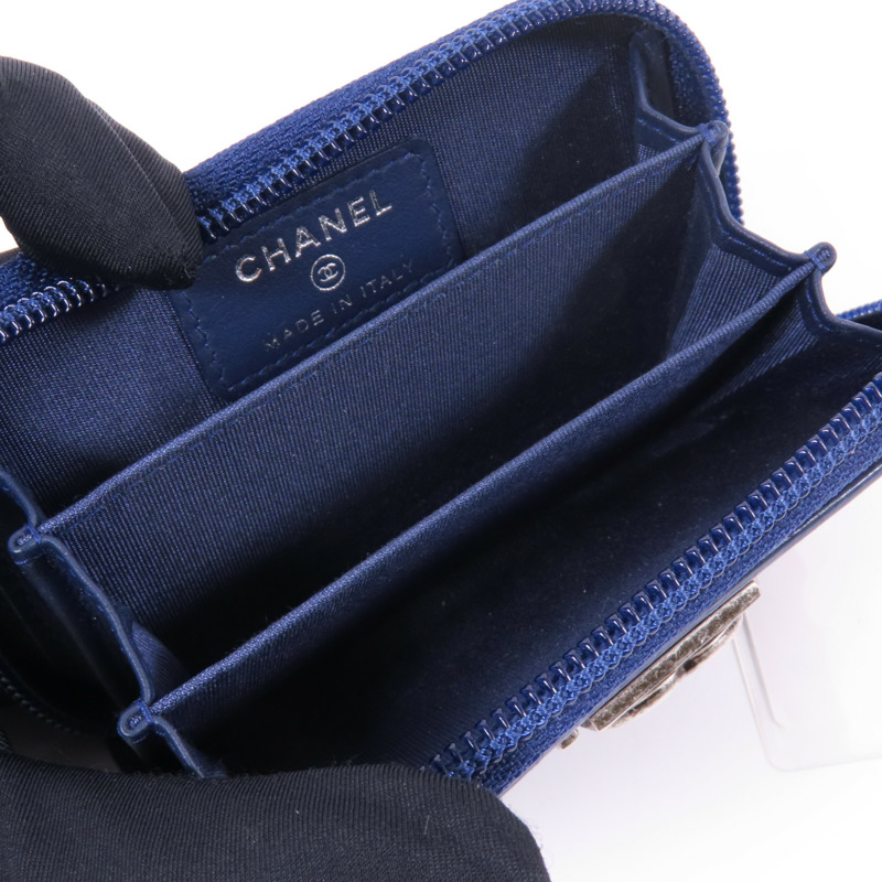 CHANEL 牛皮皮革Boy Card Case銀扣卡片套-11