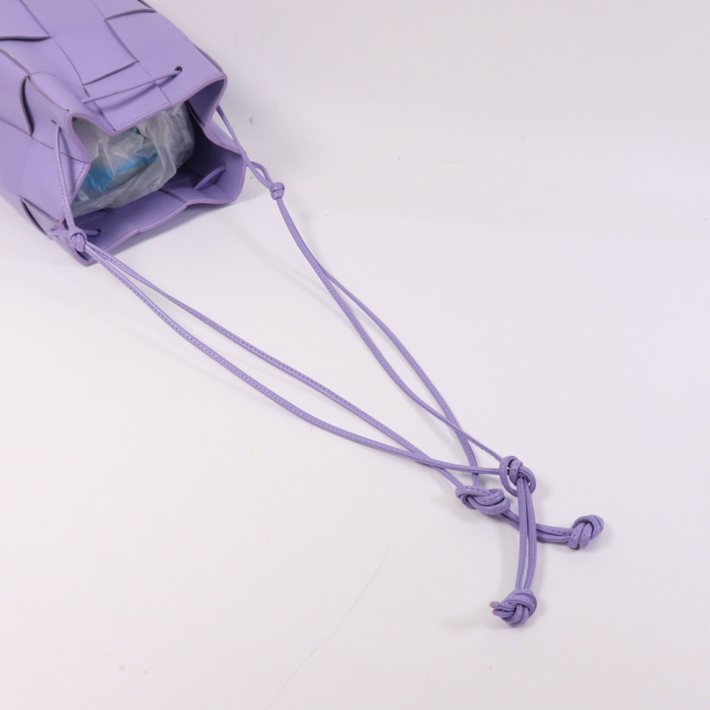 BOTTEGA VENETA 牛皮皮革Mini Cassette Bucket肩背袋-8