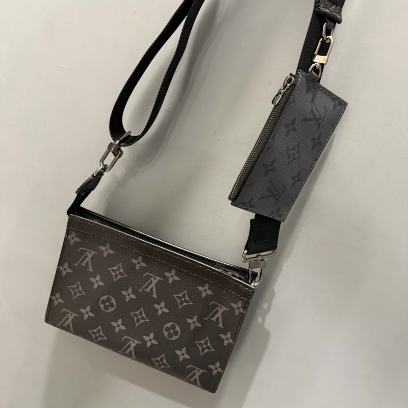 LV Louis Vuitton M81124 黑武士 二合一 斜背包-2