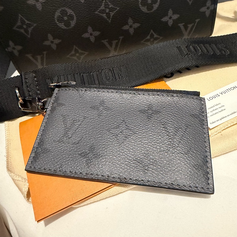 LV Louis Vuitton M81124 黑武士 二合一 斜背包-10