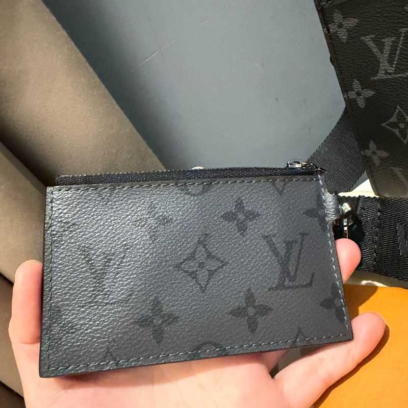 LV Louis Vuitton M81124 黑武士 二合一 斜背包-11