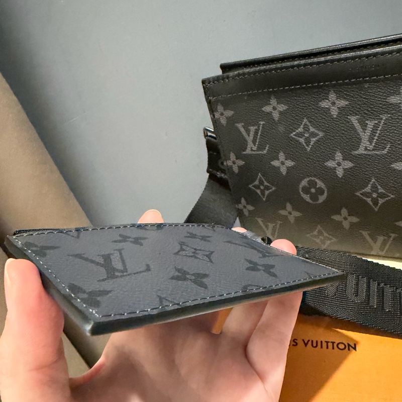 LV Louis Vuitton M81124 黑武士 二合一 斜背包-13