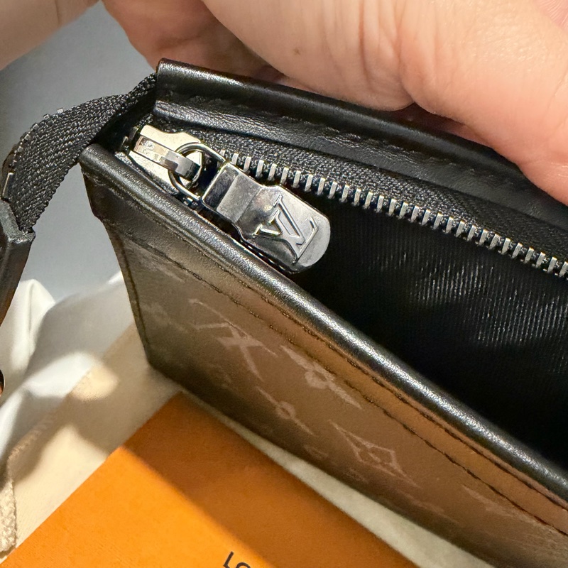 LV Louis Vuitton M81124 黑武士 二合一 斜背包-22