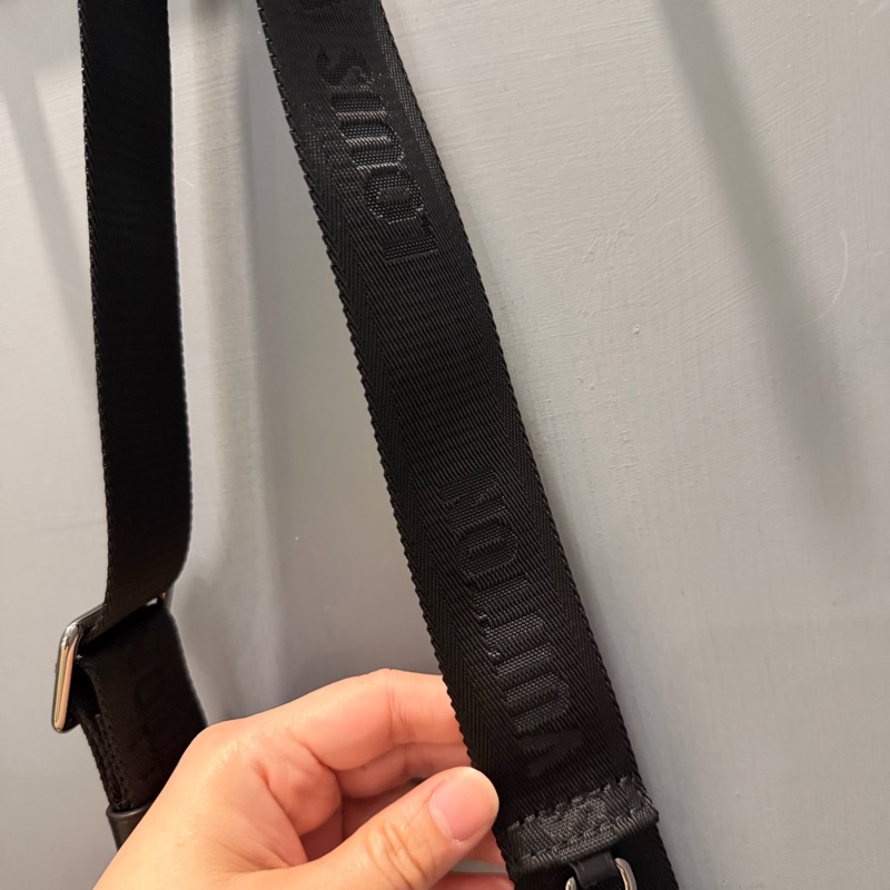 LV Louis Vuitton M81124 黑武士 二合一 斜背包-28