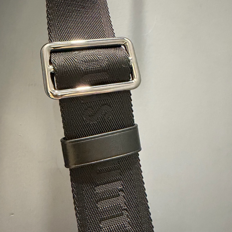 LV Louis Vuitton M81124 黑武士 二合一 斜背包-37