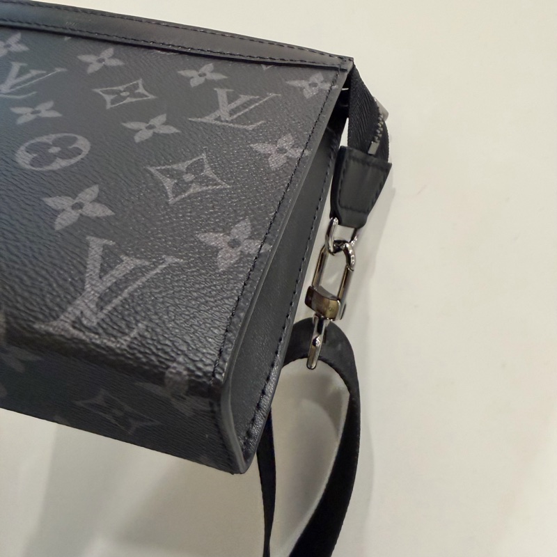 LV Louis Vuitton M81124 黑武士 二合一 斜背包-46