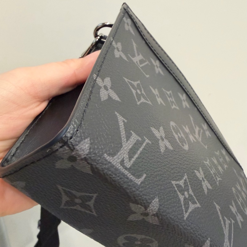 LV Louis Vuitton M81124 黑武士 二合一 斜背包-47