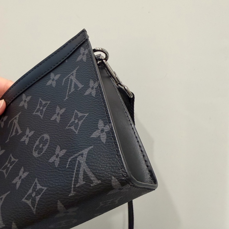 LV Louis Vuitton M81124 黑武士 二合一 斜背包-50