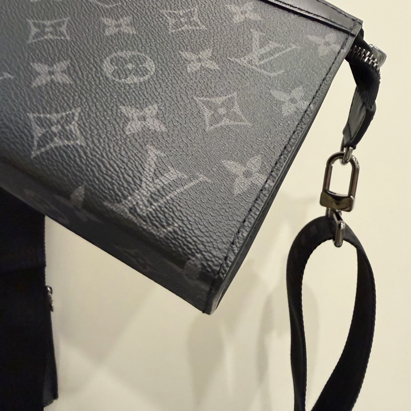 LV Louis Vuitton M81124 黑武士 二合一 斜背包-53