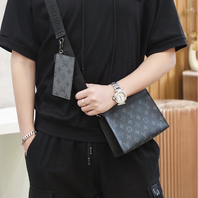 LV Louis Vuitton M81124 黑武士 二合一 斜背包-56