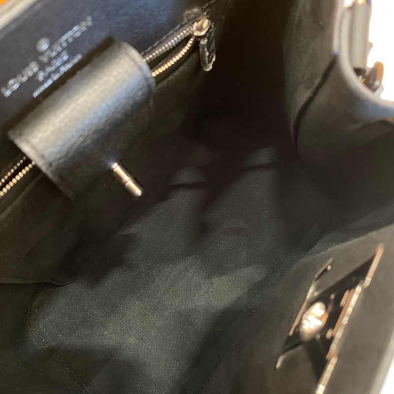 LV  Lockme Bucket 全皮黑色 水桶包  尺寸約25*15*27cm-5