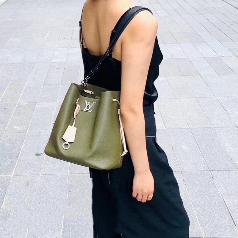 LV LockMe全皮水桶包 尺寸約25*27*15 鰐梨綠 銀扣 稀少配色-0