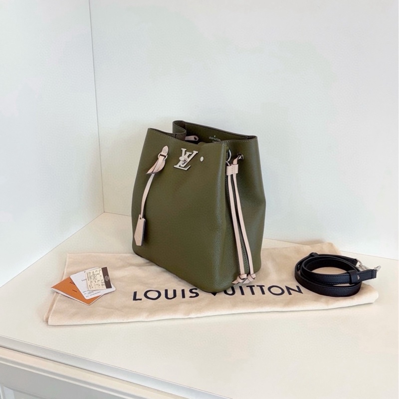 LV LockMe全皮水桶包 尺寸約25*27*15 鰐梨綠 銀扣 稀少配色-6