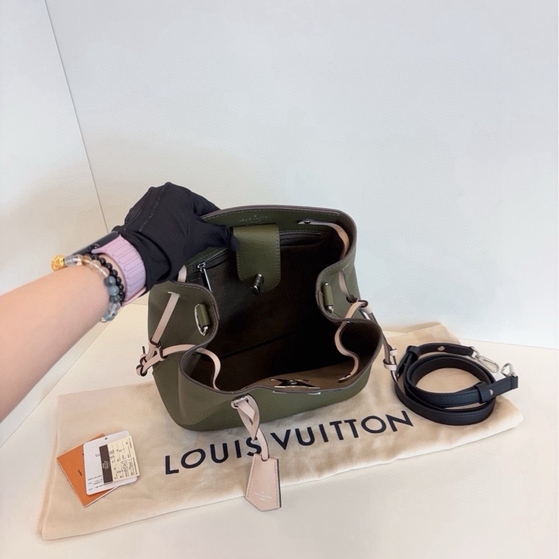 LV LockMe全皮水桶包 尺寸約25*27*15 鰐梨綠 銀扣 稀少配色-7