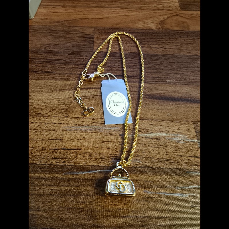 日本帶回Christian Dior 包包圖案項鍊搭配盒子,絕版品-1