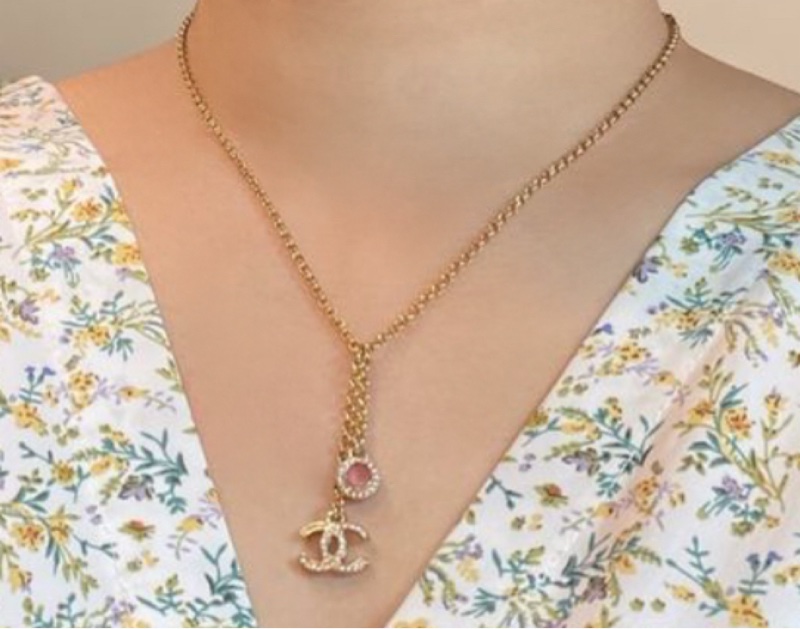 莉亞精品♡Chanel 粉色水晶水鑽項鍊 二手-1