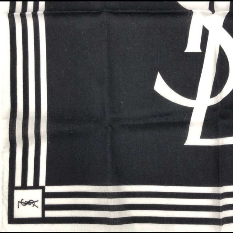 日本帶回YSL狀況良好中古絕版絲巾-3