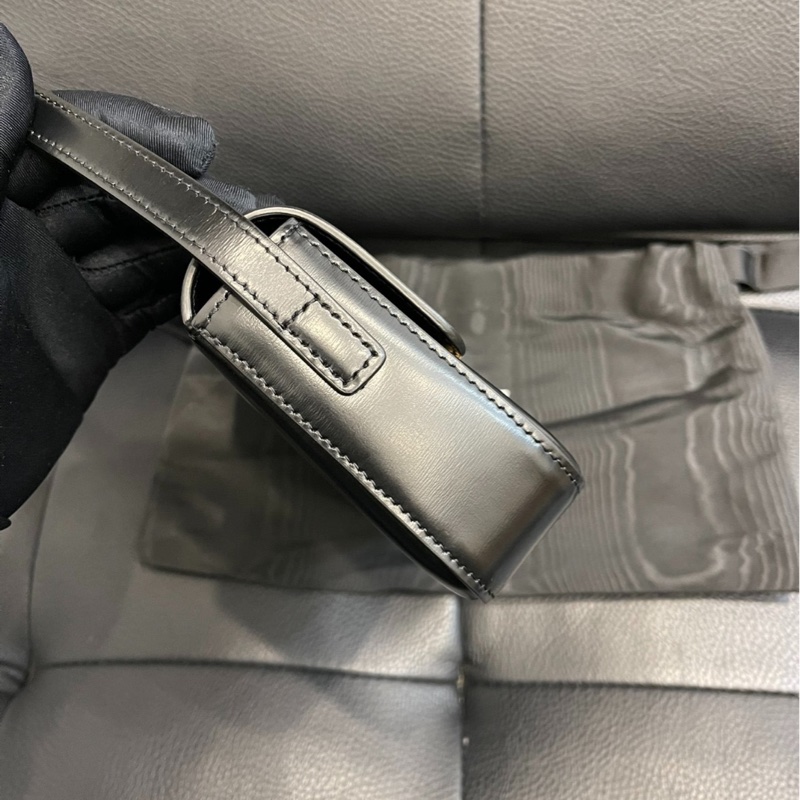 【97新 ✨ 全網最低價！】Celine 凱旋門 黑金腋下包Teen 經典保值款-6