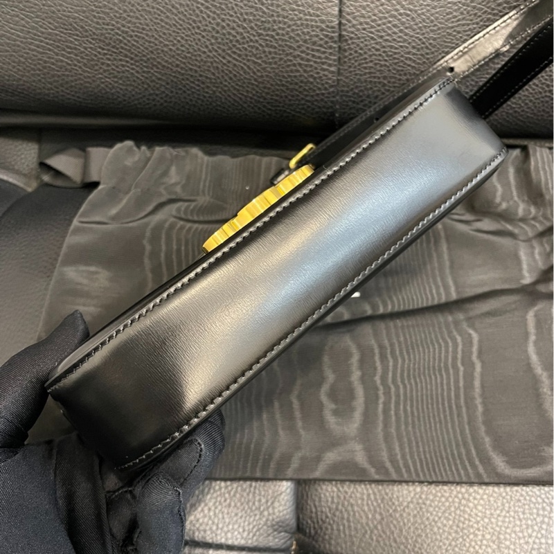 【97新 ✨ 全網最低價！】Celine 凱旋門 黑金腋下包Teen 經典保值款-7