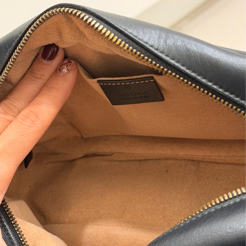 GUCCI Marmont相機包 - 斜背包/經典黑-9