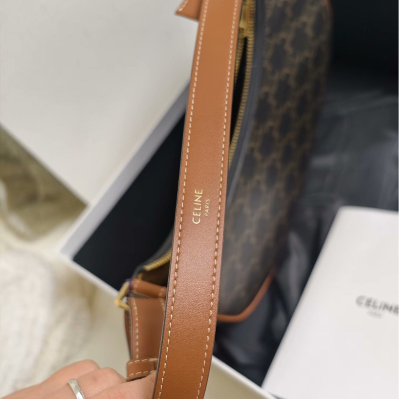 【97新 ✨ 全網最低價！】Celine 老花 AVA 腋下包經典保值款-4