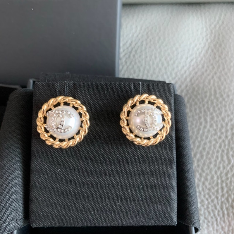 【全新全套✨全網最低價】Chanel鏤空麻花珍珠帶鑽耳環-3