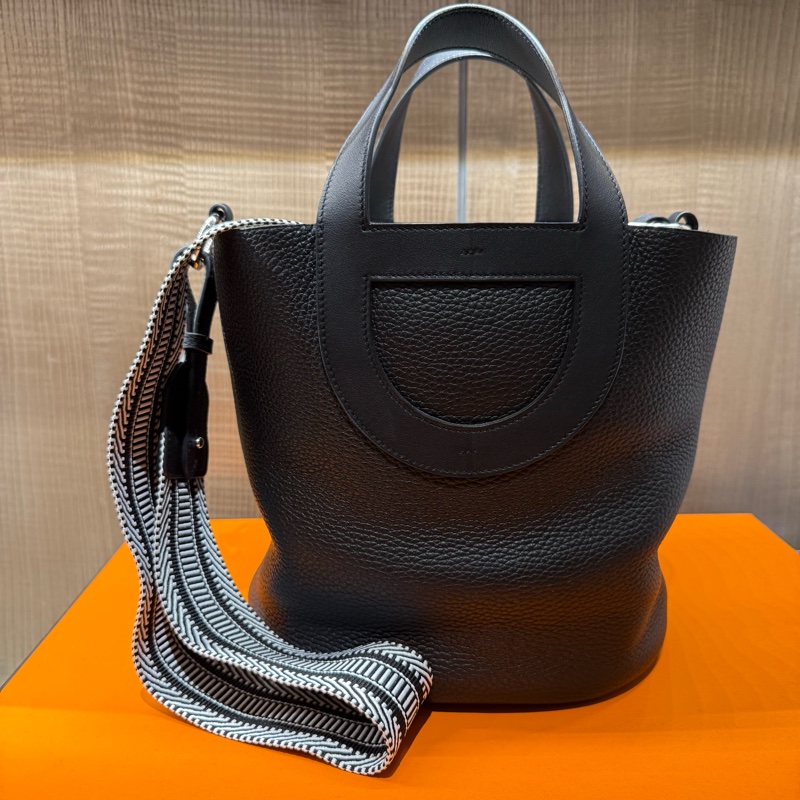Hermes 閒置98新 （2023年12月購入 B刻）IN THE LOOP23 黑色豬鼻銀扣菜籃子-3