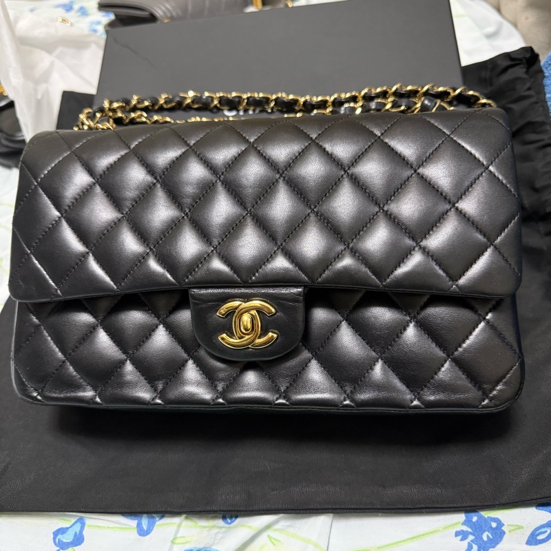 香柰兒黑金羊🐑中號 CLASSIC FLAPMEDIUM-1