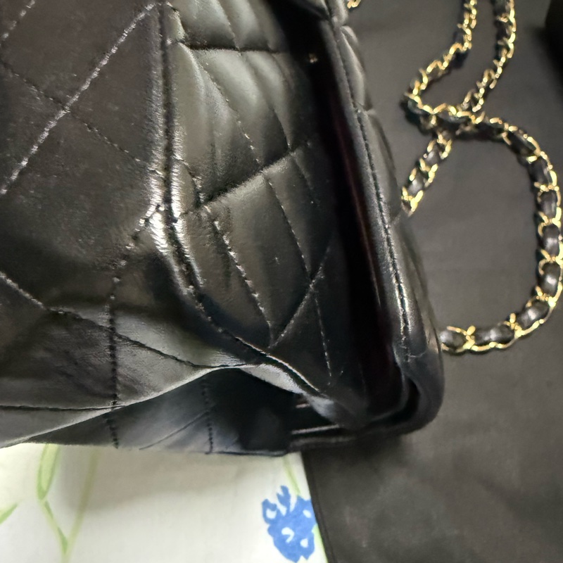 香柰兒黑金羊🐑中號 CLASSIC FLAPMEDIUM-13
