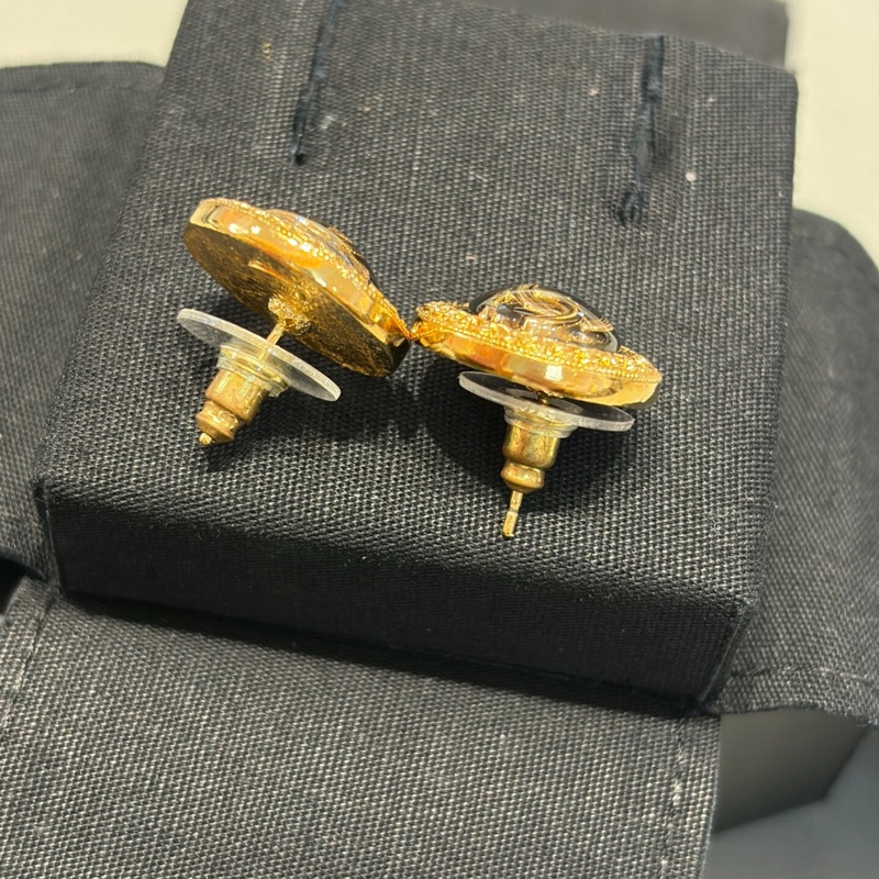 【全新有盒✨復古宮廷風 ✨全網最便宜】Chanel 黑金復古紐扣雙C耳釘-2