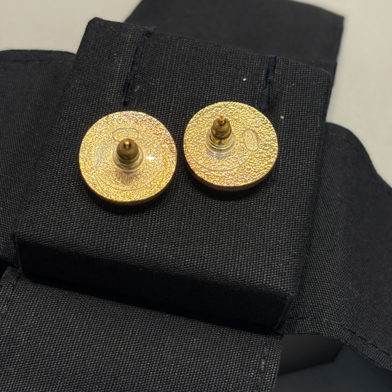 【全新有盒✨復古宮廷風 ✨全網最便宜】Chanel 黑金復古紐扣雙C耳釘-3