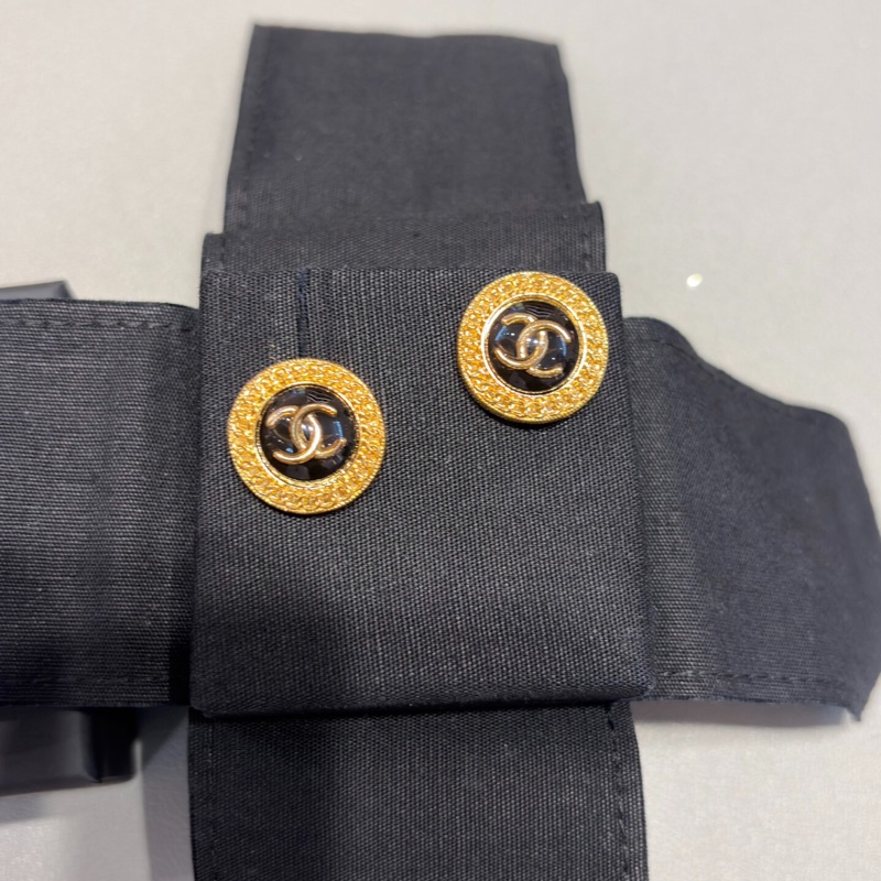 【全新有盒✨復古宮廷風 ✨全網最便宜】Chanel 黑金復古紐扣雙C耳釘-4