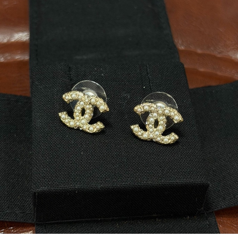 【大全套有購證✨經典保值❗️全網最低價】Chanel珍珠水鑽雙C耳釘/耳環 淡金色-7