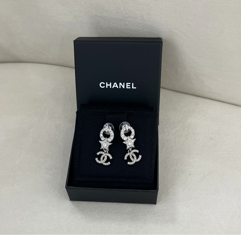 【經典優雅🥰99新帶盒✨全網最便宜】Chanel滿鑽星星雙C耳釘-1