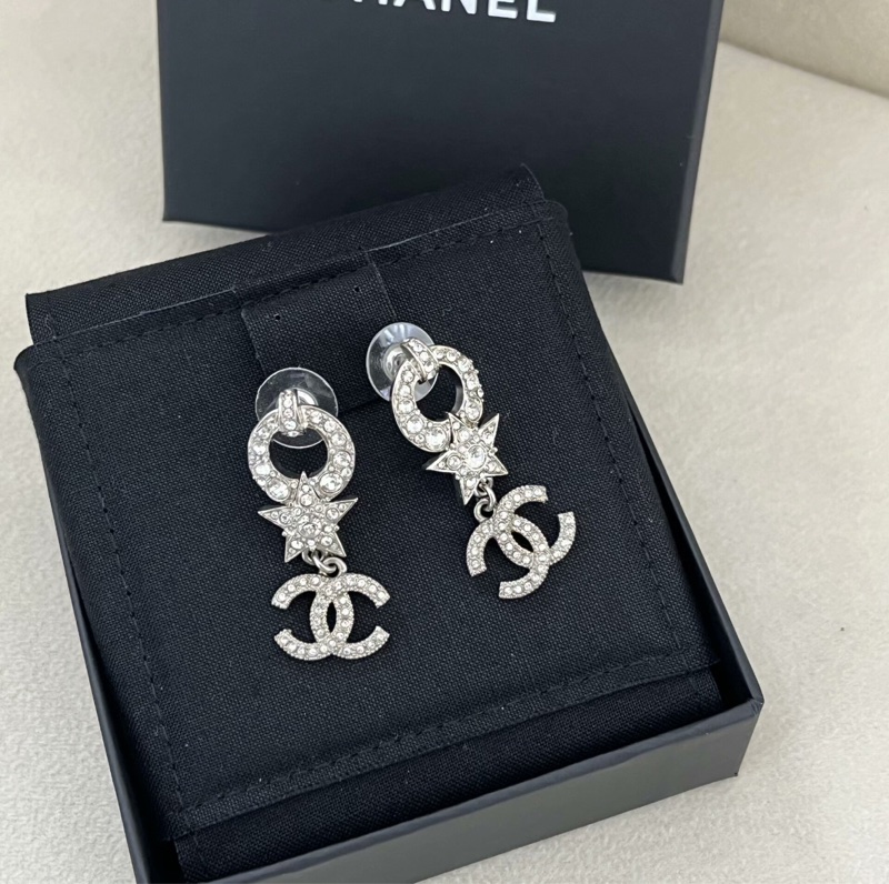 【經典優雅🥰99新帶盒✨全網最便宜】Chanel滿鑽星星雙C耳釘-2