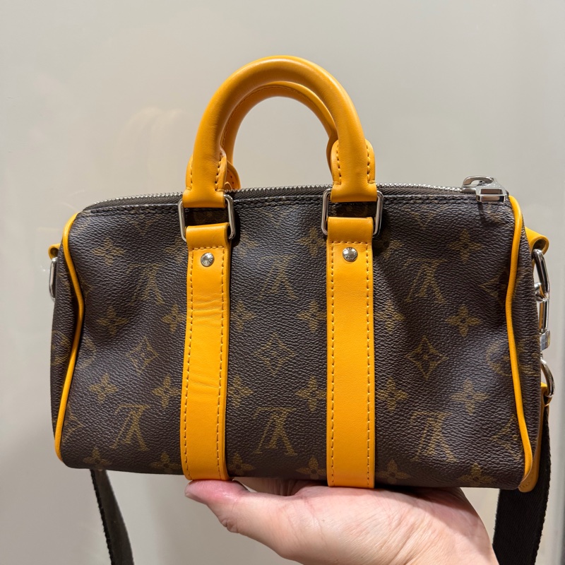 LV Louis Vuitton M12733 老花 Keepall 25 斜背包 發財黃-2