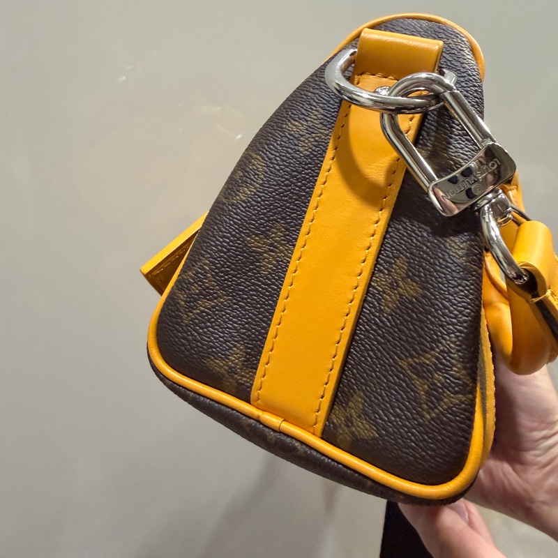 LV Louis Vuitton M12733 老花 Keepall 25 斜背包 發財黃-6