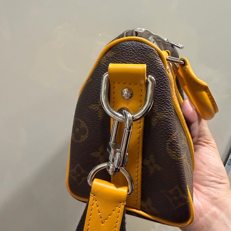 LV Louis Vuitton M12733 老花 Keepall 25 斜背包 發財黃-7