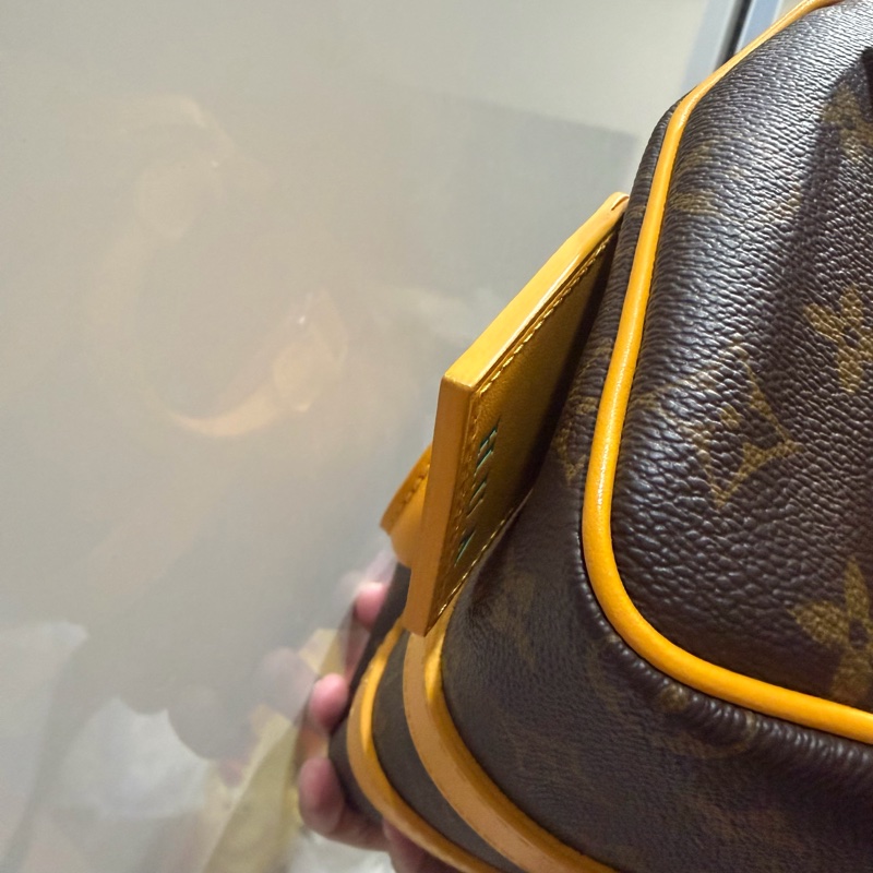LV Louis Vuitton M12733 老花 Keepall 25 斜背包 發財黃-13