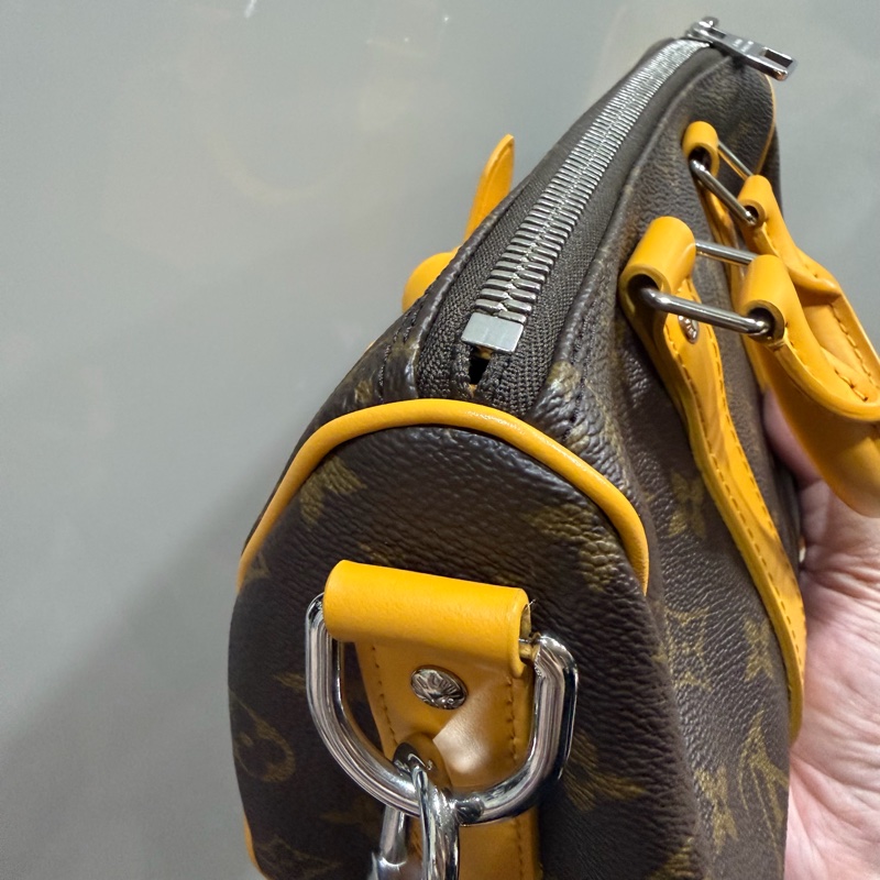 LV Louis Vuitton M12733 老花 Keepall 25 斜背包 發財黃-16