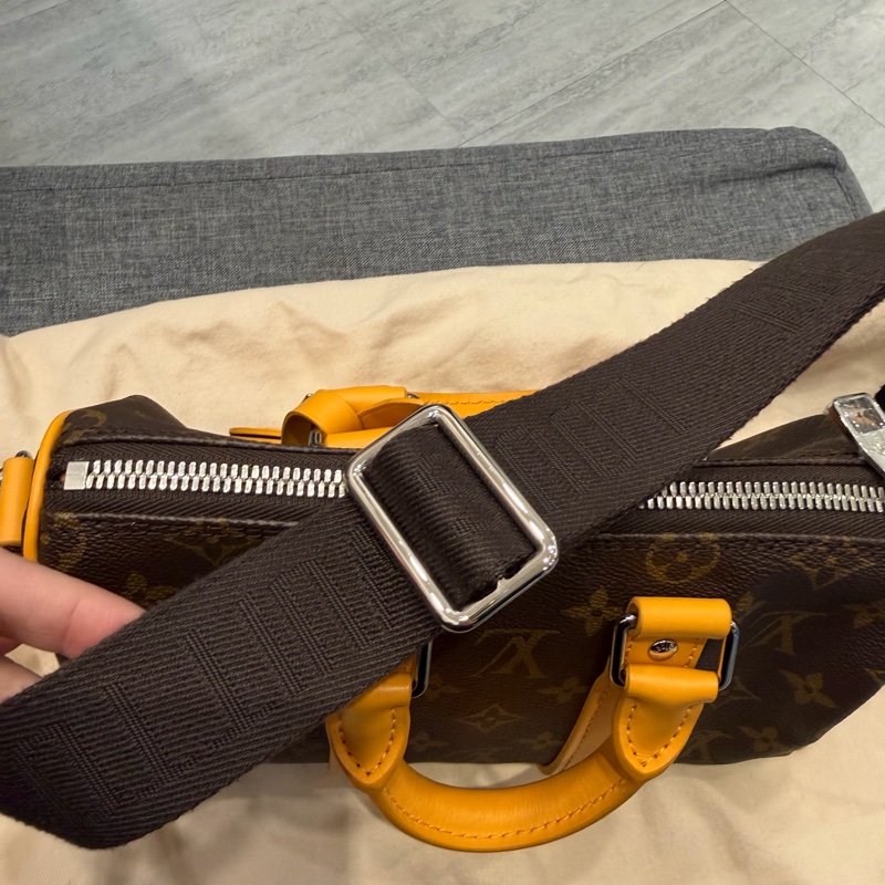 LV Louis Vuitton M12733 老花 Keepall 25 斜背包 發財黃-30