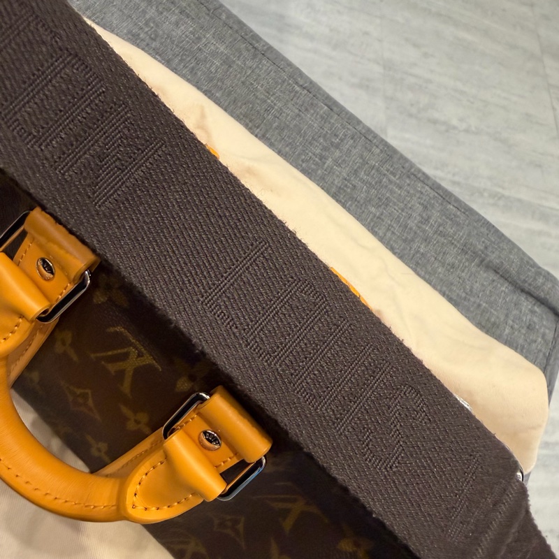 LV Louis Vuitton M12733 老花 Keepall 25 斜背包 發財黃-31