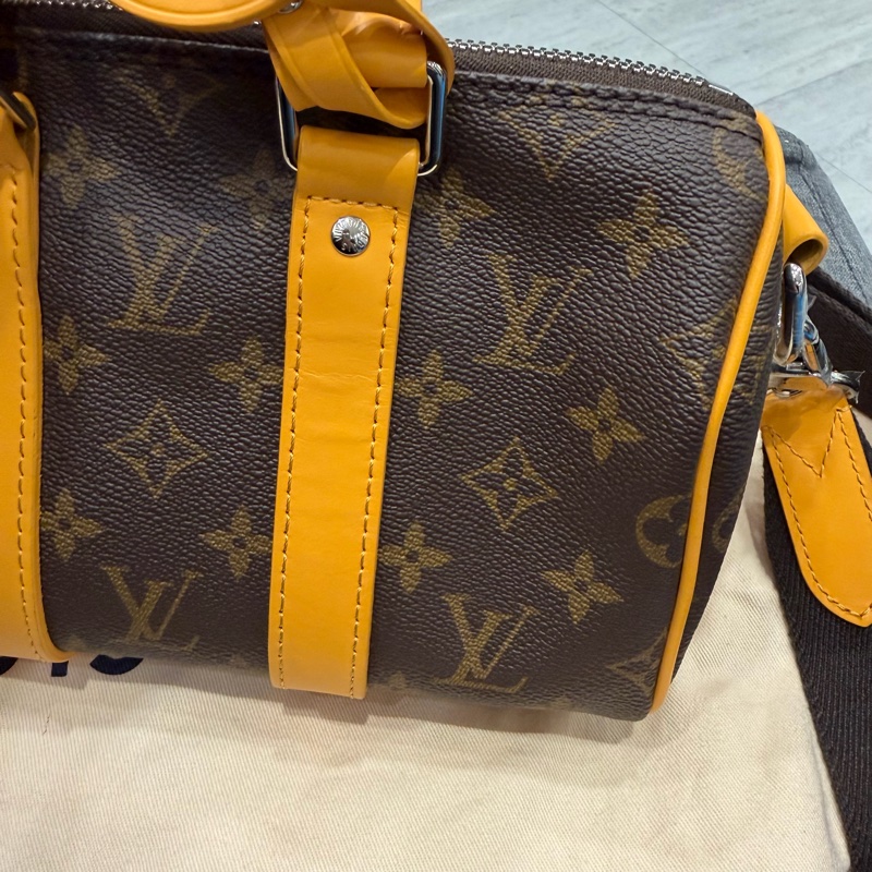 LV Louis Vuitton M12733 老花 Keepall 25 斜背包 發財黃-35