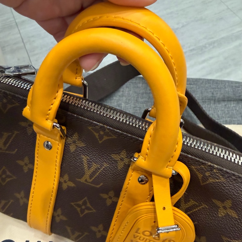 LV Louis Vuitton M12733 老花 Keepall 25 斜背包 發財黃-37