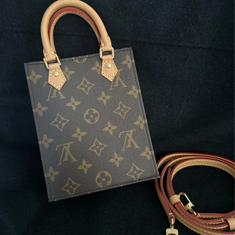 ⭐️賣場有滿額折扣⭐️全新LV 迷你琴譜包M81295-0