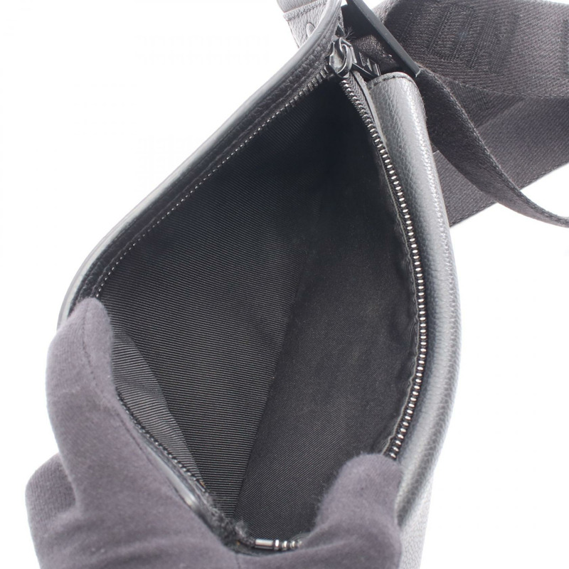 路易威登 Takeoff 斜背腰包 M57081 Aerogram 粒面皮革 Noir LV-2