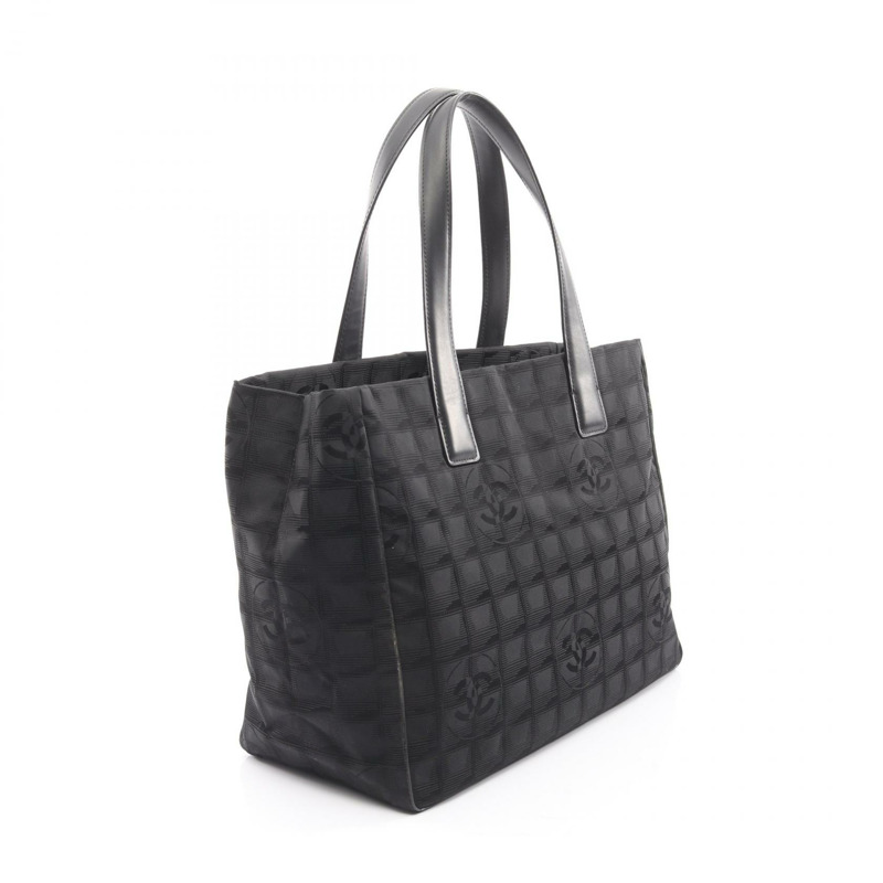 香奈兒新款旅行系列 MM 手提單肩包，黑色，皮革尼龍帆布材質，二手，金色五金配件-1