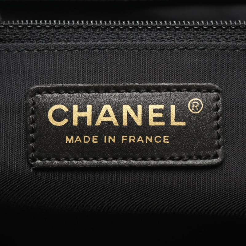 香奈兒新款旅行系列 MM 手提單肩包，黑色，皮革尼龍帆布材質，二手，金色五金配件-3