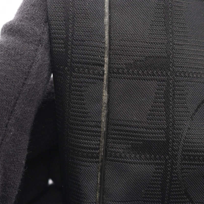 香奈兒新款旅行系列 MM 手提單肩包，黑色，皮革尼龍帆布材質，二手，金色五金配件-5